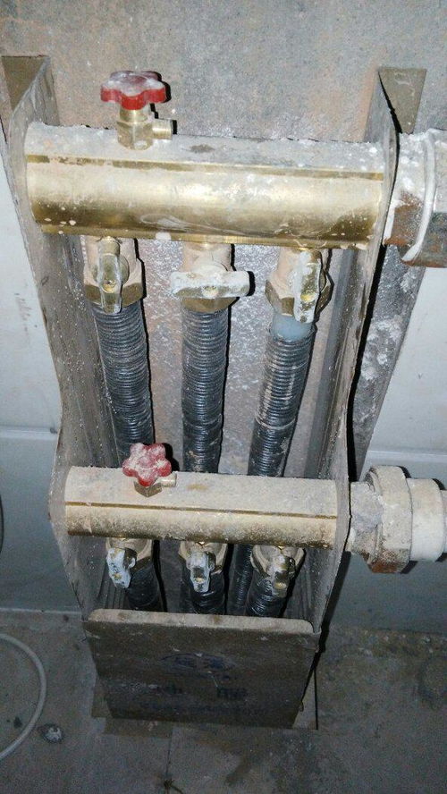 如何區(qū)分地暖的上水管與下水管，以及正確放氣方法（南亞水管管道適用）